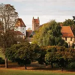 Schloss Und Gut 4*
