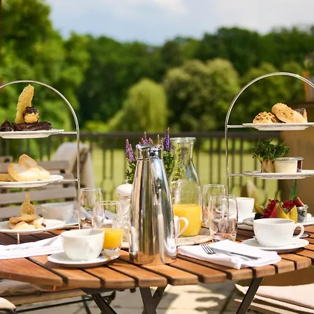 Schloss Und Gut 호텔 리에벤베르크