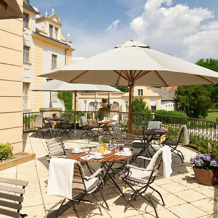 Schloss Und Gut 호텔 4*