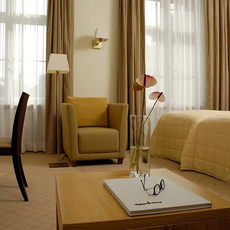 Schloss Und Gut 호텔 4*