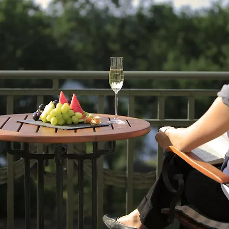 Schloss Und Gut Hotell 4*